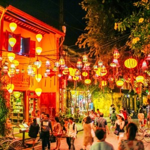 Discover Marble Mountain and Hoi An oldt town by night with food tour